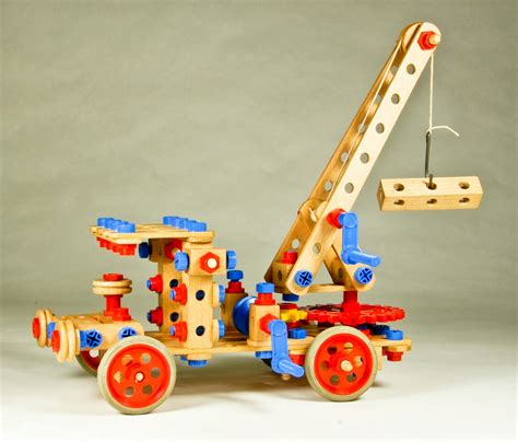 Ralph and Sue's Meccano News: Wooden Meccano? - No, it's BILOfix!