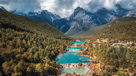 Aerial view of Blue Moon Lake with Jade Dragon Snow Mountain, Lijiang ...