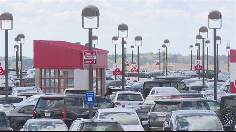 Hartsfield-Jackson International Airport is giving this parking deck a ...