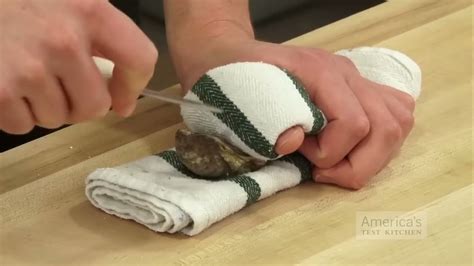 60-Second Video Tips: The Best Way to Shuck an Oyster - YouTube