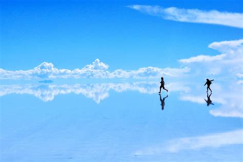 Bolivia's Salar de Uyuni Salt Flats Are Incredible Looking