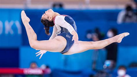 Suni Lee grows lead for all-around gold on floor | NBC Olympics