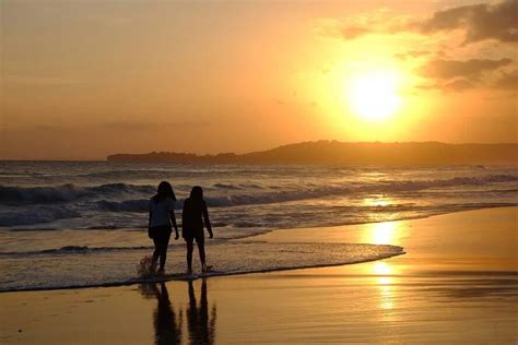 6 Sunset Pantai Terindah di Indonesia - Trip Sumba