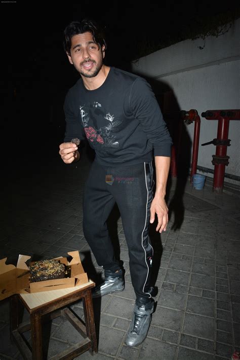 Sidharth Malhotra birthday party in bandra on 16th Jan 2019 / Siddharth ...