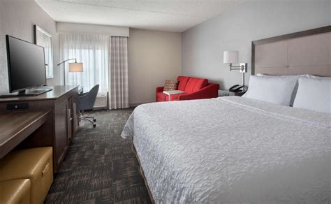 Hampton Inn Boston Logan Airport Hotel (Boston (MA)) - Deals, Photos ...