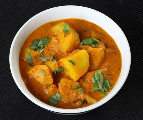 DUM ALOO VINDALOO - Cook with Kushi