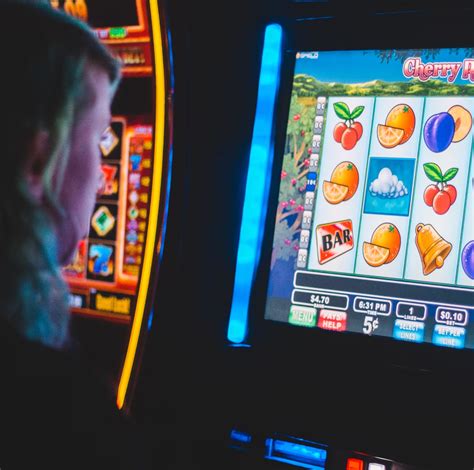 Your Personal Slot Machine — How design can hack your brain | by Josep ...