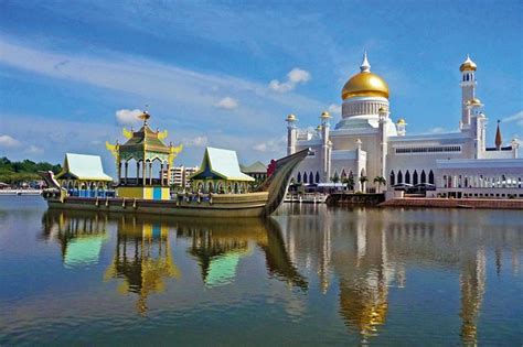 Brunei Half Day City Tour with Royal Regalia, Istana Nurul Iman ...