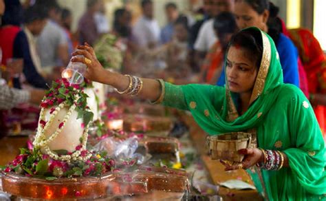 Sawan Somwar: Devotees across north India offer prayers to Lord Shiva