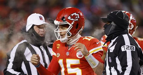 Video: Chiefs' Patrick Mahomes' Helmet Shatters in Intense Cold vs ...