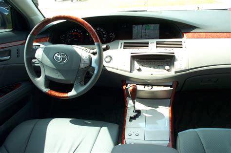 TOYOTA AVALON LIMITED - toyota-avalon-limited_interior_15.jpg