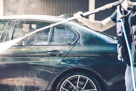 Washing your car with a high pressure washer: tips and pluses