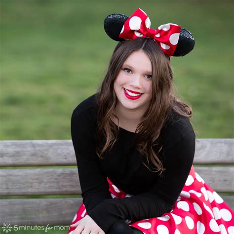 DIY Minnie Mouse Costume - How To Make A Minnie Mouse Skirt And Bow - 5 ...