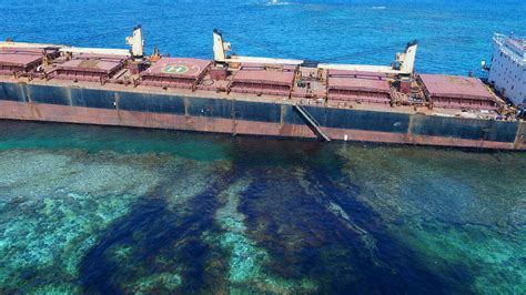 Solomon Islands locals struggle with 80-ton oil spill from grounded ...