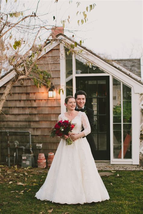 Traditional Christmas Wedding In A Barn - Weddingomania