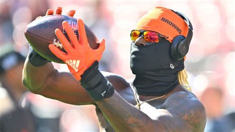 Browns' David Njoku Shares Photos of Grisly Facial Burns