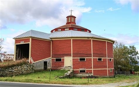 Round Barn Photograph by Kevin Craft - Pixels