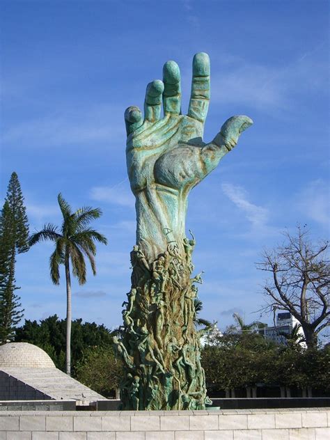 Giant Hand Sculptures Around The World | Amusing Planet