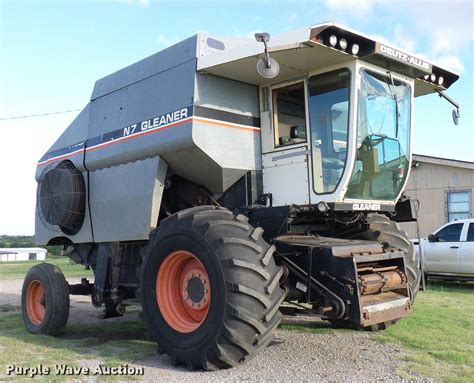 Gleaner N7 combine in Chickasha, OK | Item DD8364 sold | Purple Wave