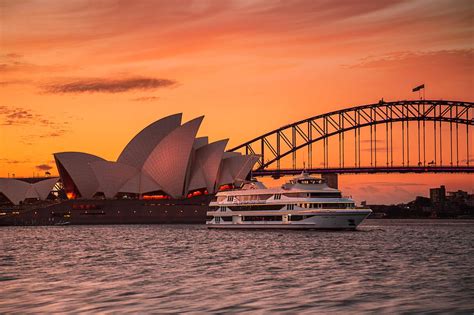 Sunset Dinner Cruise in Sydney by Captain Cook Cruise｜Australia - KKday