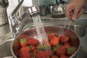 Vinegar Wash on Berries | Our Everyday Life