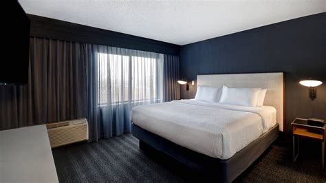 Hotel with 24/7 Airport Shuttle near CVG Airport