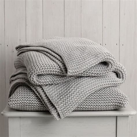 Die besten 25+ Grey throws Ideen auf Pinterest | Bett mit kissen, Graue ...