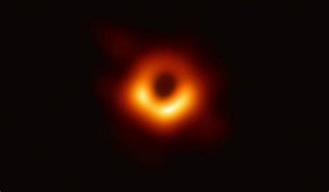 There are infinite rings of light around black holes. Here's how we ...