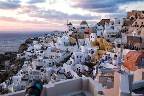 Sunset in Oia, Santorini: 2 Amazing Photography Locations – Earth Trekkers