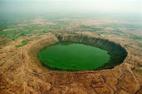 Meteor impact crater at Lonar, Maharashtra - [1600x1067] | Tourist ...