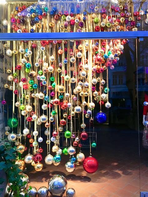 Visual Merchandising inspiration for Christmas window displays # ...