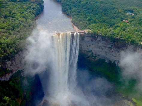 Kaieteur Falls in Guyana - a flight to the worlds highest single drop ...