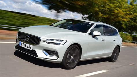 Volvo V60 (2018-2023) review | Auto Express