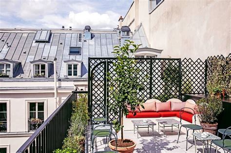 12 Best Rooftop Bars in Paris for Drinks with a View