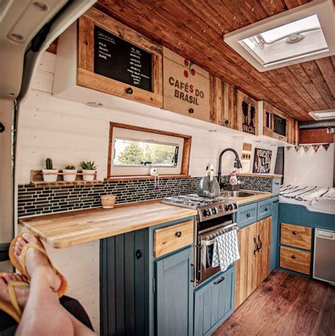 What Colors Go With Grey Interior In A Caravan | Brokeasshome.com