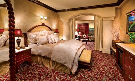 Tuscany Sienna Suite | Peppermill Resort Hotel, Reno