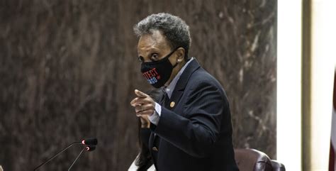 Lightfoot may keep Chicago mask mandate despite end to state requirement