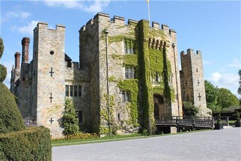 Anne Boleyn’s Childhood Home – Hever Castle Castle Home, Castle Garden ...