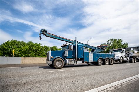 4 Different Types of Tow Trucks and What They’re Used For | Ed's 24 ...