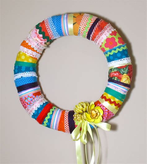 BluKatKraft: Easy DIY Scrap Fabric & Ribbon Wreath