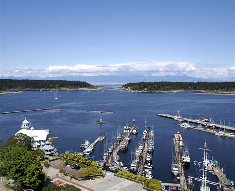 Coast Bastion Hotel Nanaimo is a good choice for island golf packages