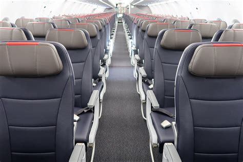 6 reasons why you should always sit in the aisle seat on planes - The ...