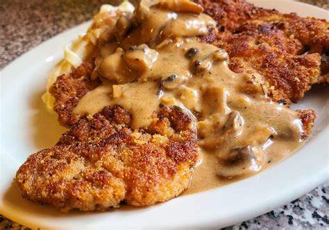 Pork Schnitzel With Mushroom Sauce | Kalofagas.ca