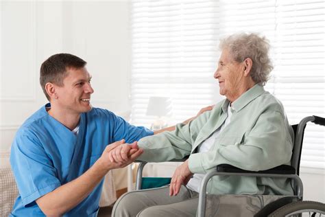 How to Become a Geriatric Nurse | IntelyCare