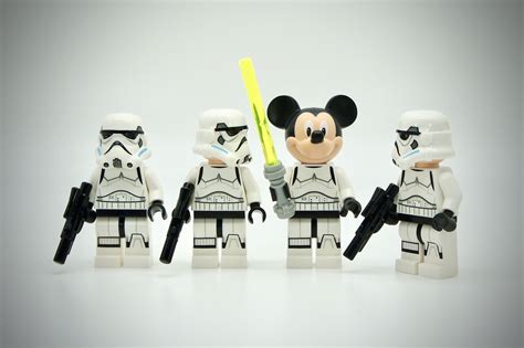 LEGO Stormtrooper Mickey Mouse | Cuadros star wars, Legos, Cosas de niños