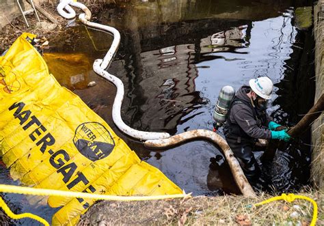 Officials urge evacuation near East Palestine train derailment, fearing ...