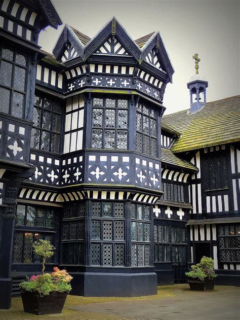 Historic Tudor houses along Mill Street in Warwick - Warwick is the ...