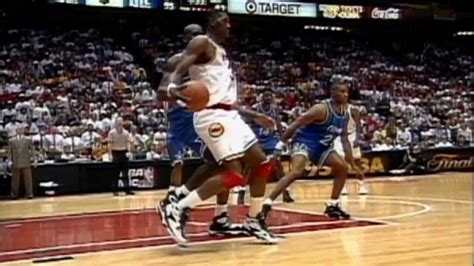 Top 10 Plays: Hakeem Olajuwon 1995 NBA Finals - YouTube