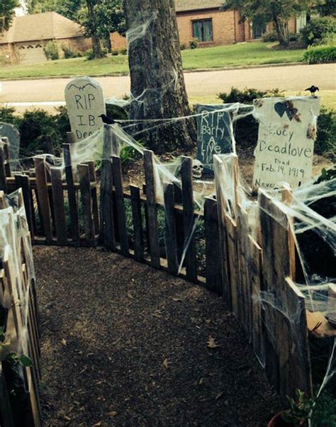 Halloween Graveyard Fence Ideas