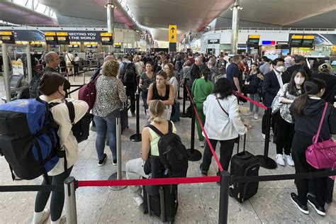 London's Heathrow Airport caps daily passenger numbers | AP News